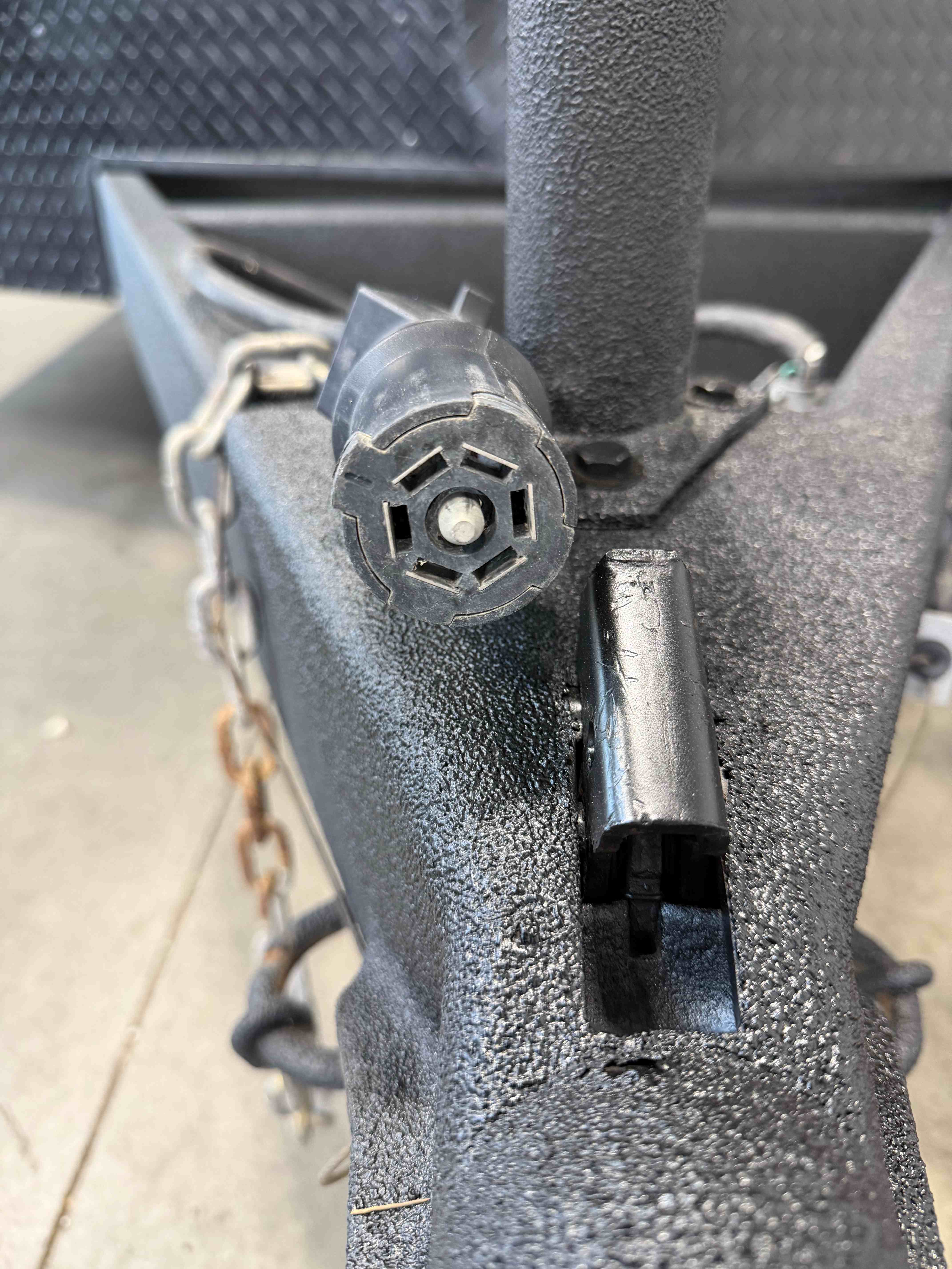 Enclosed Trailer 7-Pin Electrical Connector